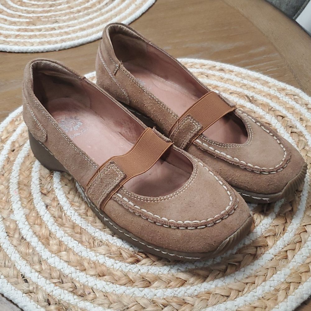 Yellow Box Apricot Leather Womans Loafers, Size 6.5